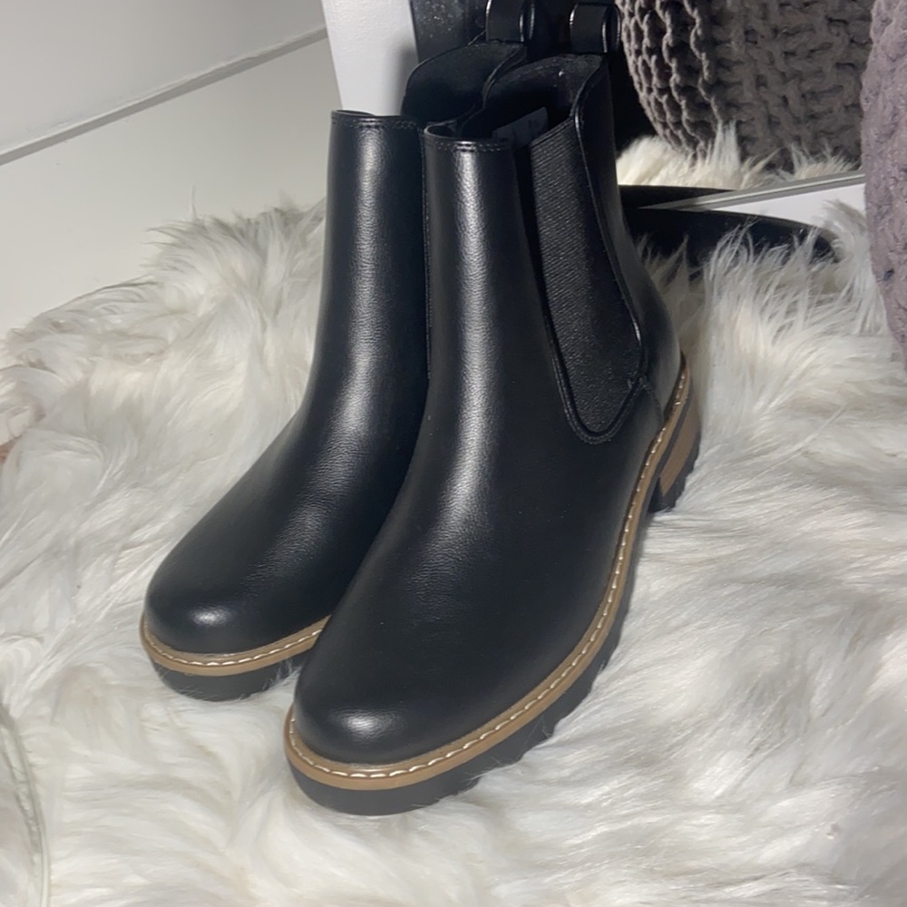 Women’s Celina Water Repellant Chelsea Boots